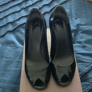 Gucci open toe shoe